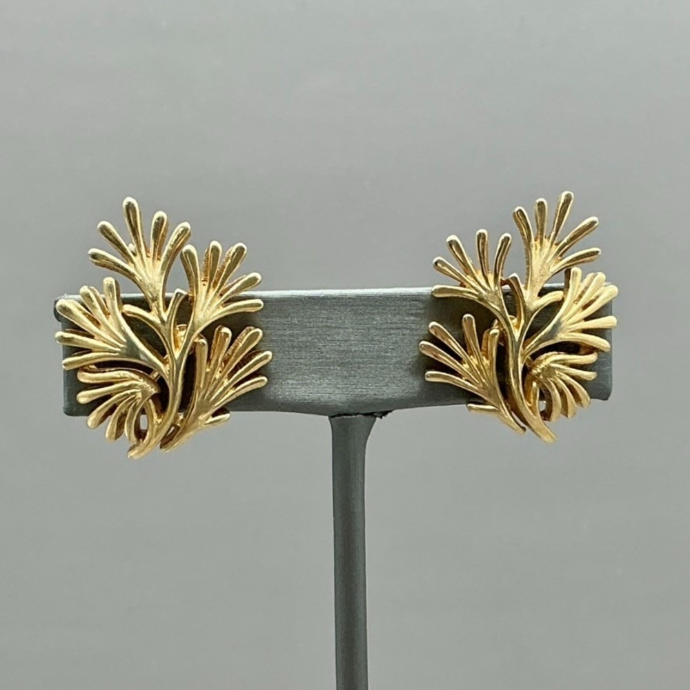 Trifari Vintage Gold Tone Branch Seaweed Coral Spray‎ Clip On Earrings 1.25"